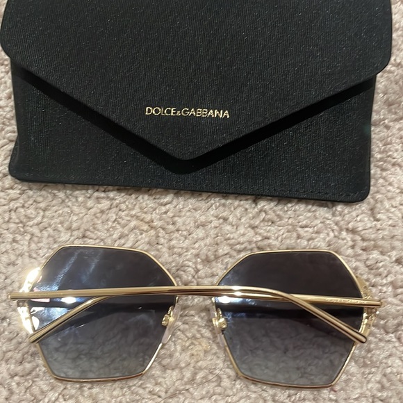 SOLD Dolce and Gabbana Sunglasses SOLD - Picture 4 of 6
